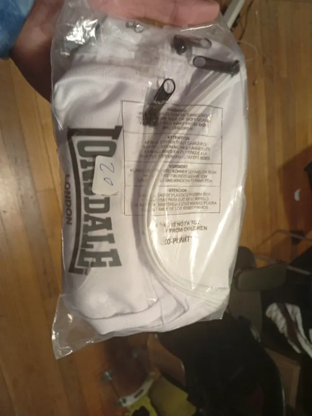 Riñonera Lonsdale blanca nueva