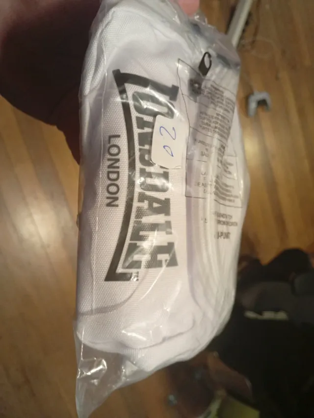 Riñonera Lonsdale blanca nueva