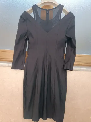 Tubino nero con dettagli in mesh