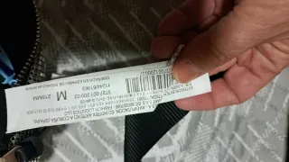 Bolso plateado de malla