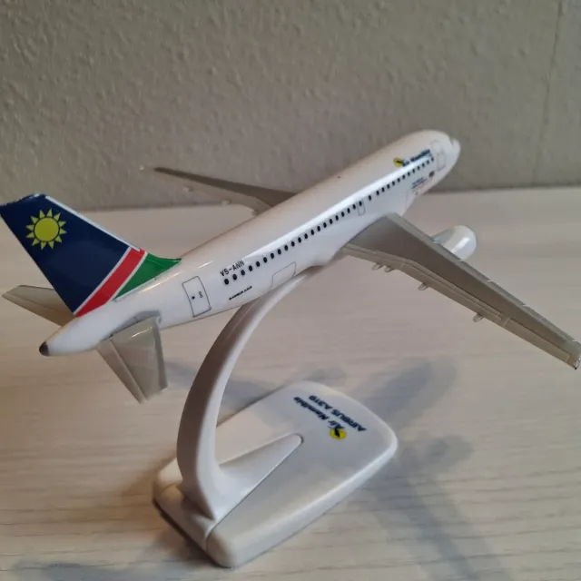 Maqueta Airbus A319 Air Namibia 1/200