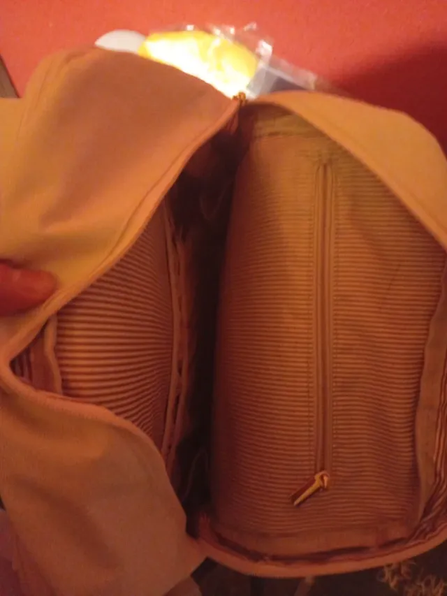 Mochila escolar con puerto de carga