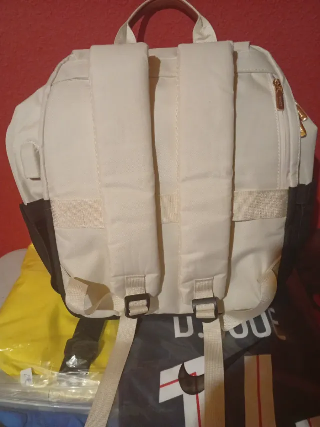 Mochila escolar con puerto de carga