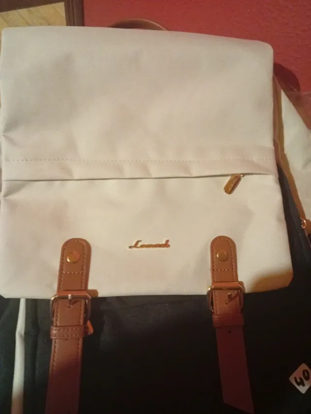 Mochila escolar con puerto de carga