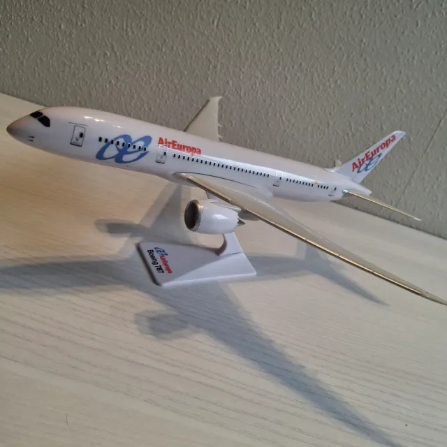 Maqueta Avión Boeing 787 Air Europa 1:200