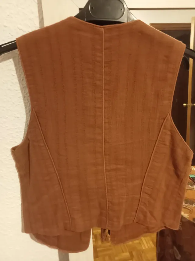 Chaleco Pull&Bear con pedrería