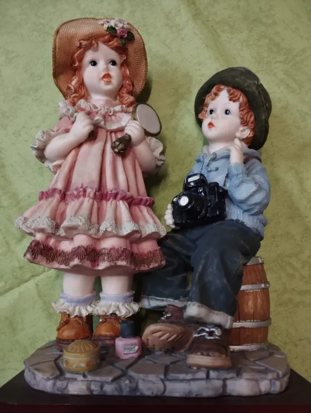 Figura decorativa niños con cámara