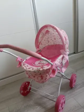 Carro de muñecas Hello Kitty rosa
