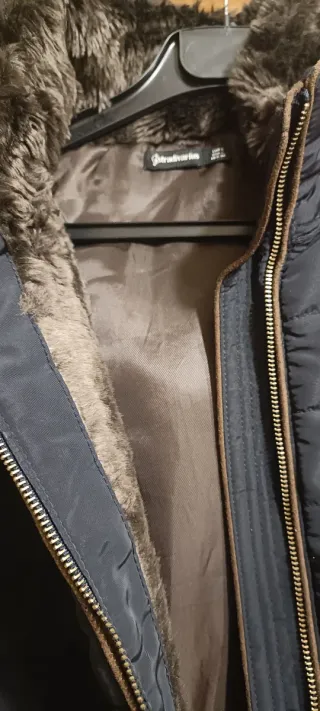 Abrigo corto Stradivarius con pelo