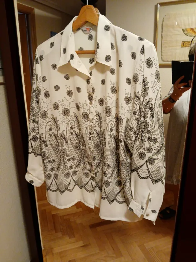 Camisa cruda floral manga larga