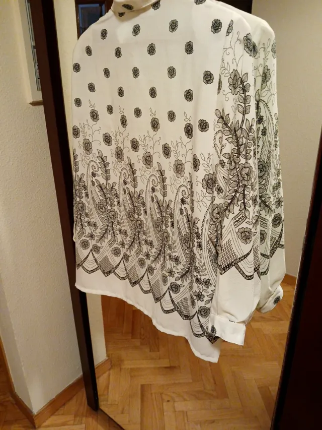 Camisa cruda floral manga larga