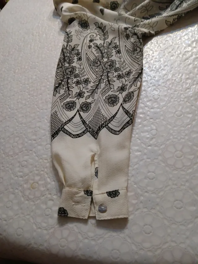 Camisa cruda floral manga larga