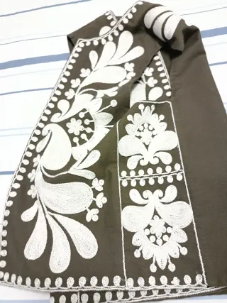 Chaleco bordado Zara talla M