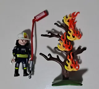 Playmobil Bombero con árbol en llamas