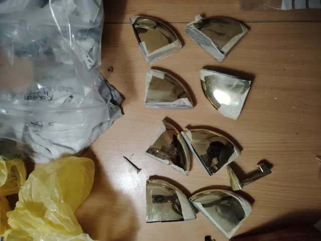 Soportes para estantes dorados completos