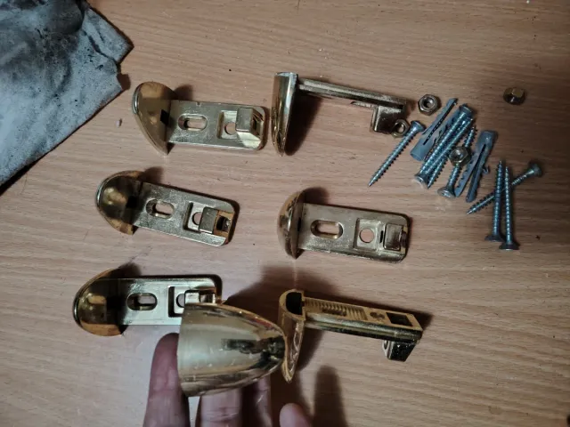 Soportes para estantes dorados completos