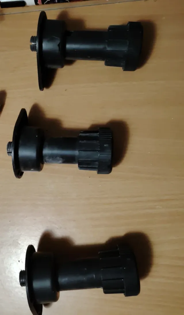 Soportes para estantes dorados completos