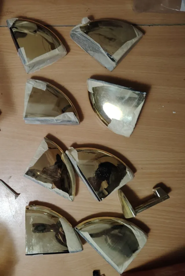 Soportes para estantes dorados completos