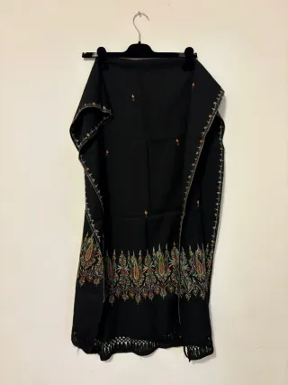 Foulard nero con ricami