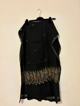 Foulard nero con ricami