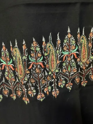 Foulard nero con ricami