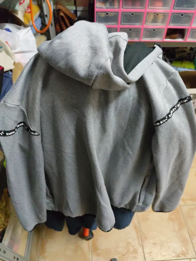 Chaqueta chándal gris Bekkin
