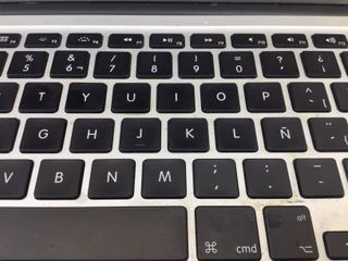 portatil apple apple macbook air core i5 1.8 13 (2017) (a1466)