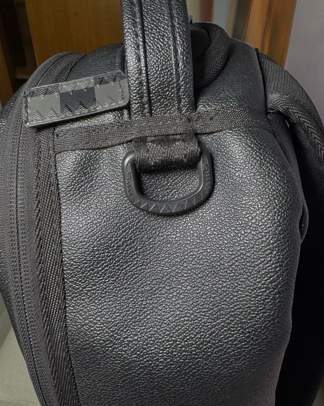 Mochila Sprayground Negra Tiburón