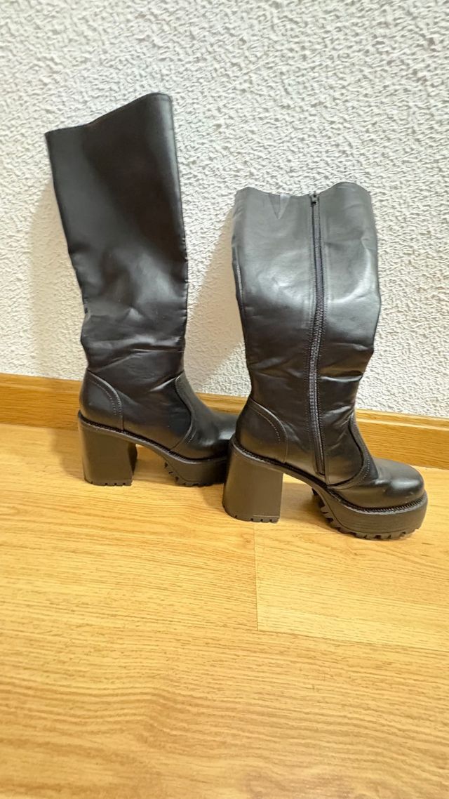 Botas altas tacón plataforma cremallera lateral T3