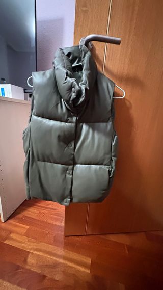 Chaleco cuero verde acolchado