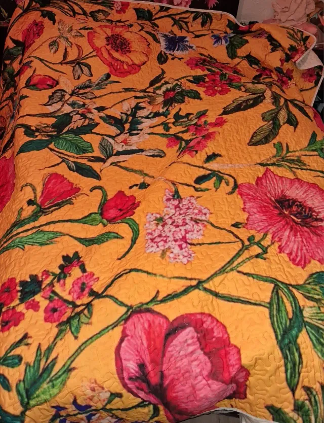 Colcha bouti nueva floral amarilla