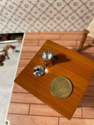 Caffettiera per casa delle bambole