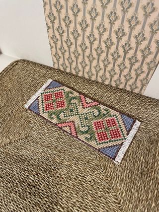 Tappeto punto croce per casa delle bambole