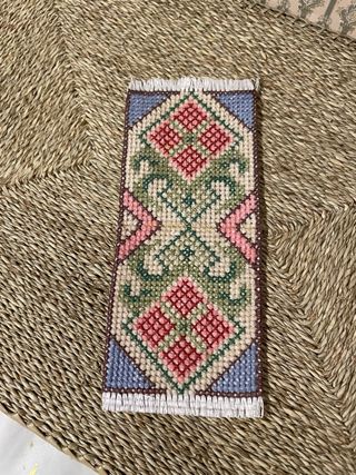 Tappeto punto croce per casa delle bambole