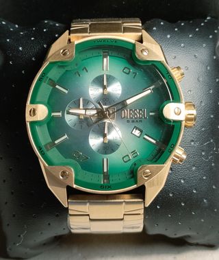 Reloj Diesel Spiked dorado y verde