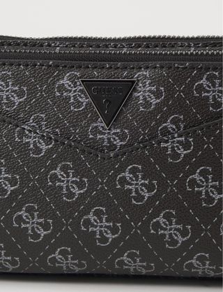 Riñonera Guess Monogram Negra y Gris