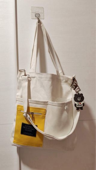 Bolso de lona blanco y amarillo