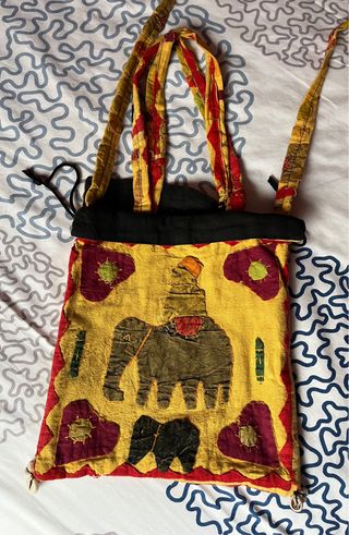 Bolso de tela con elefante y flores