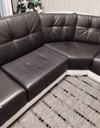 Sofá modular em pele sintética preto e branco