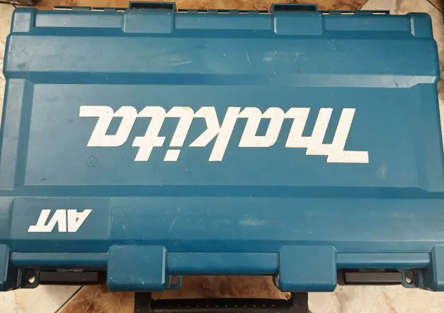 Martillo Makita AVT