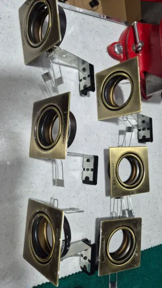 Focos empotrables techo dorados. LED / HALOGENO