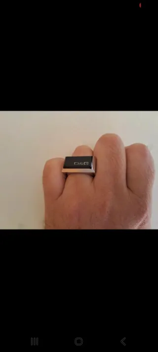 Anillo D&G auténtico plateado con sello negro