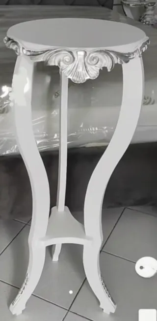 Tavolino alto 3 gambe bianco e argento