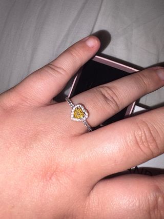 Anillo Pandora Corazón Amarillo Plata