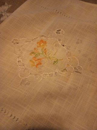 Tende ricamate con bordo verde