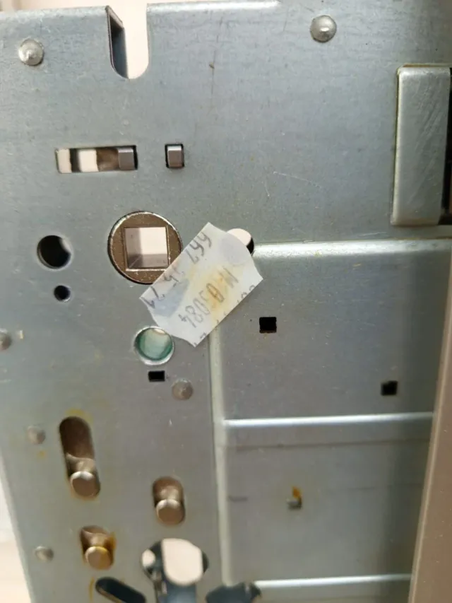 Cerradura de seguridad dorada