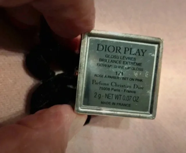 Bálsamo labial Dior con colgante D