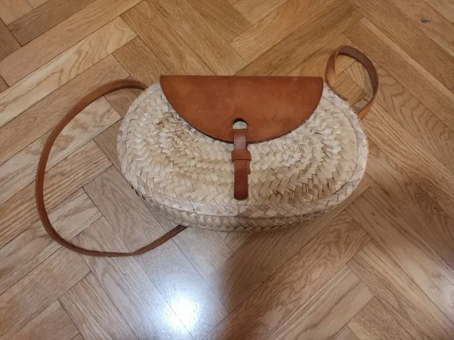 Bolso de mimbre y piel