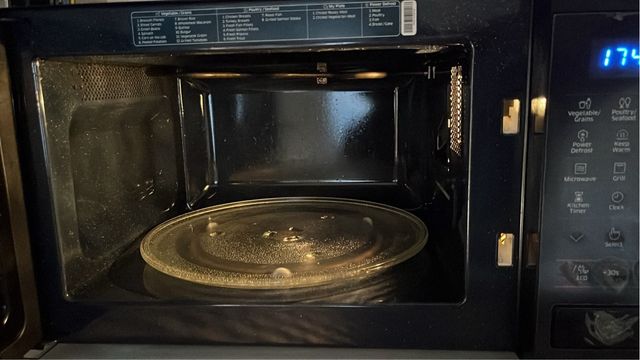 Microondas Samsung MW5100J