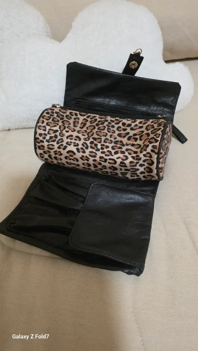 Neceser Guess Negro con Colgante